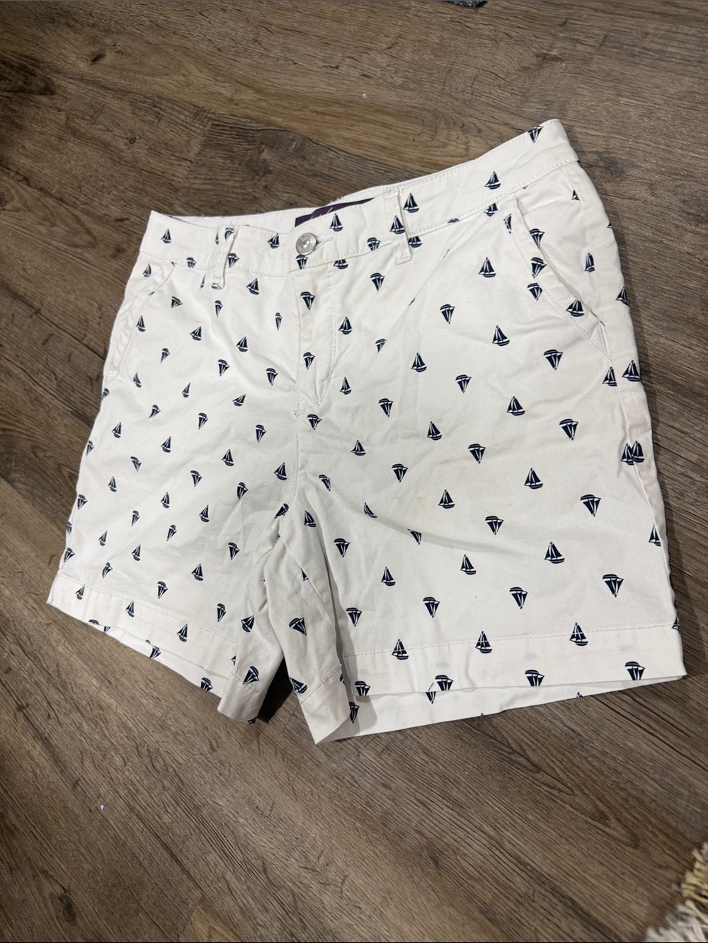 Gloria Vanderbilt White Shorts with Navy Sailboat Print